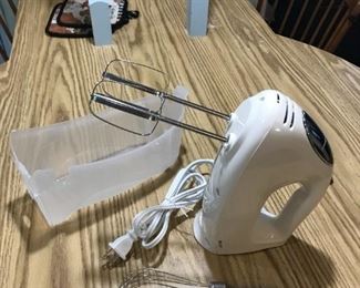 Hamilton Beach electric hand mixer $8