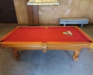 High End Pool Table with Leather Pockets includes Billiard Ball Set snd Rack