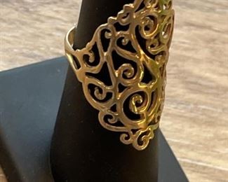 14k Gold Ring size 6 weighs 4.14 Grams the back is split