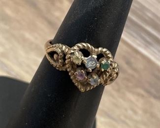 10k Gold Heart Shaped Ring Size 5.5 weighs 2.46 grams