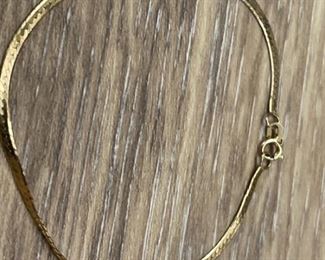 14k gold bracelet chain is 5 inches weighs 1.4g