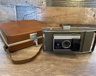 Vintage Polaroid J66 Land Camera w/ Carrying Case was Produced 1961-1963
