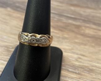 14k Gold Ring size 9 weighs 2.67 grams missing main stone set with sapphires on sides split on bottom
