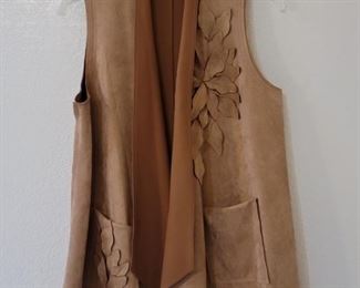 Fratelli Vest Adorned with Ivy, Size M