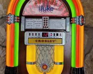 Retro Tech Crosley iJuke is 18in tall
Tested and working