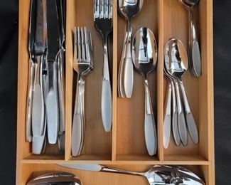 Oneida 18/10 Stainless Flatware Set 44 Pieces, 12-Knives, 19- Forks, 8- Salad forks, 12- Tablespoons, 11- Teaspoons, 2- serving spoons