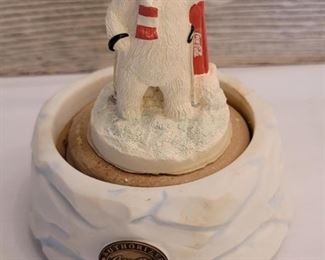1995 Coca-Cola Polar Bear Holiday Music Box from the Heritage Collection, theater and working. plays Coca cola jingle