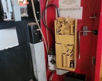 Vintage Dr Pepper Soda Machine Dispenses Bottles
Works great!
28.4 w x 24 d x 55 h