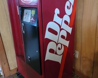 Vintage Dr Pepper Soda Machine Dispenses Bottles
Works great!
28.4 w x 24 d x 55 h