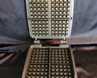 All-Clad Belgian Waffle Iron
Tested and powers on