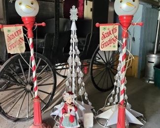 (5) Animated Lg. Outdoor Holiday Decor as listed: 2- snowmen lamp posts, 2 light up trees with music & Mrs. Claus.  All tested and working  