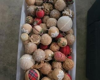 Tub with Burlap/Country Christmas Tree Ornaments