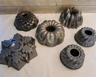 (6) Metal Molds for your Holiday Cakes & Goodies