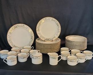 (12) Place Settings of Farberware WELLESLEY.     Discontinued Pattern, 1996-2003
12-Dinner plates, 12-bowls, 14- cups, 1 Platter,cream & sugar (no saucers, or salad plates) 