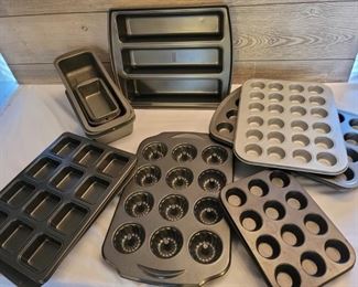 Nice Lot of Baking Pans