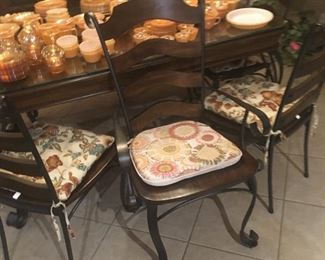 Really lovely dining room table with chairs. Great condition and very high quality.