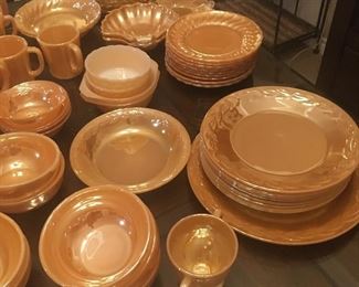 Lots of pieces in this color