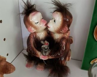 Kissy monkeys