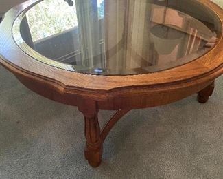 BEAUTIFUL OAK ROUND TABLE WITH GLASS TOP 