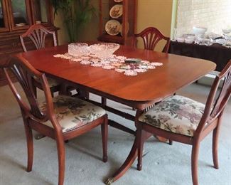 Dining Table and 4 Chairs with 3 Leaves