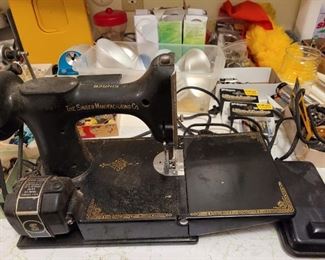 Singer Featherweight Sewing Machine