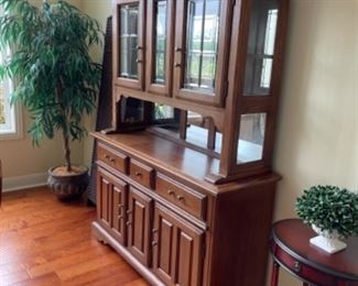 China Cabinet w/Hutch