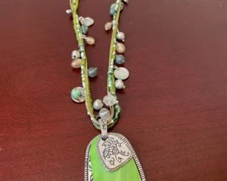 Costume Green Necklace w/Pendant