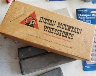 Wet rock knife sharpening 