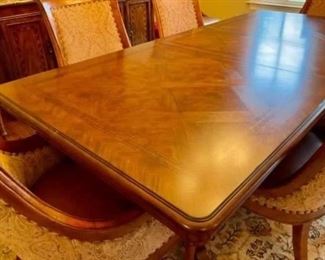 Ernest Hemingway Collection Dining Room Table Set by Thomasville. Castillian Double Pedestal Table with 8 Marceliano Chairs. $5,500