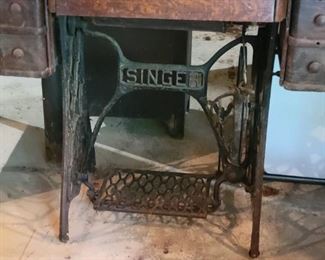 Singer Sewing Machine Table 