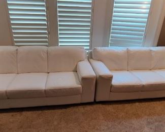 2 White Leather Couches in Excellent condition