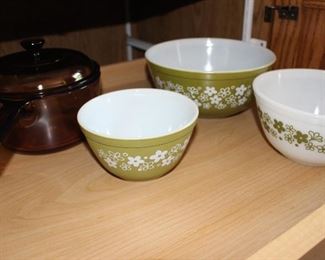 Pyrex mixing bowls, vintage