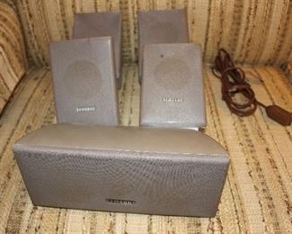 Surround speaker set