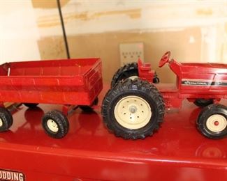 IH International tractor toy