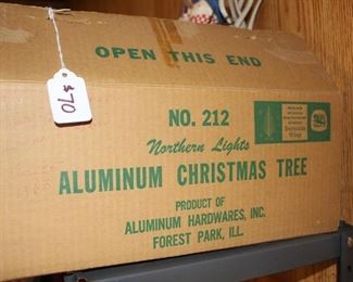 Vintage - still in box - Aluminum Christmas tree: Northern Lights, all pieces still in wrapping