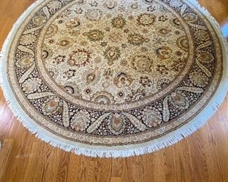 Round Carpet 8 feet across 