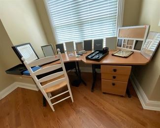 Nice corner desk and chair