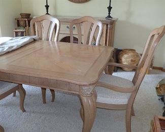 DINING TABLE & CHAIRS