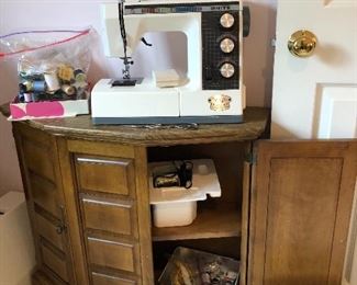 White sewing machine (nearly new)
