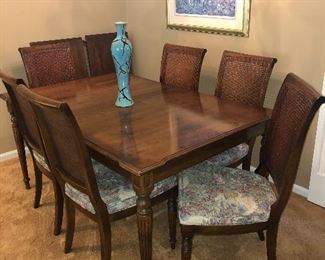 Beautiful dining table with 2 leaves and 6 chairs (Ethan Allen)