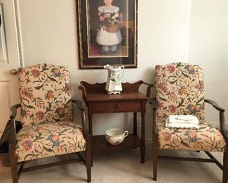 Antique chairs/washstand 