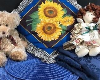 Multi item lot of cottage farmhouse decor vintage