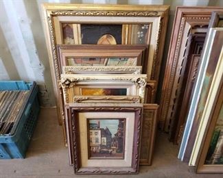 4052
Art work
Art work . Sizes range from 17 x 20 to 31 x 37. None paintings. Surrounding items not included.