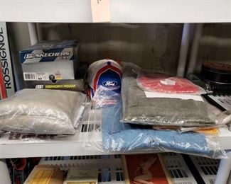 4064
Shoes hats and shoes.
Shoes hats and shoes.