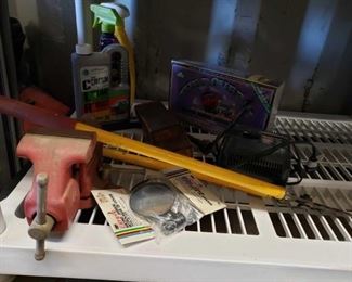 4070
Vise charger and missilaneous items.
Vise charger and missilaneous items.