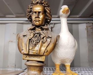4072
Beethoven Statue And Duck Statue
Beethoven Statue And Duck Statue