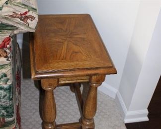 ACCENT TABLE
