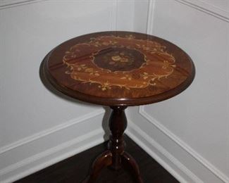ACCENT TABLE