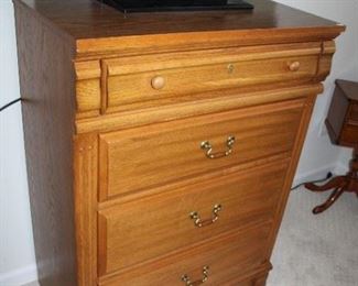 CHEST OF DRAWERS, TV