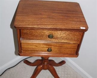 ACCENT TABLE